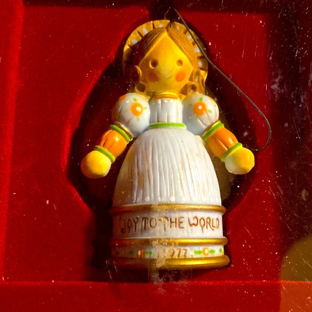 New vintage joy to the world Hallmark angel ornament 1977